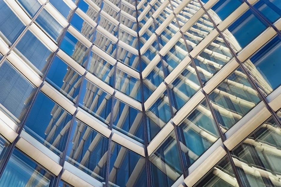 Moderní budova sídla Institutu finanční gramotnosti v Olomouci